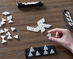 Triominos Tour Caja Metálica. Marca Goliath
